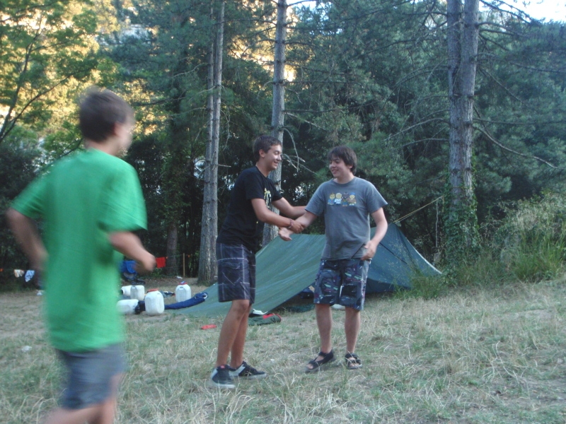 Village Camps International Summer Camp Ard&egrave;che, France 2019-07-26 https://www.villagecamps.com/journals_admin/images/22-14-Jokes with Daysion, Slav and Tibo.jpg